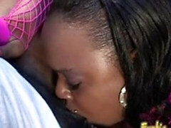 デカチン, 黒人, フェラチオ, 茶髪の, ぽちゃ, 口内発射, ハードコア, なめる