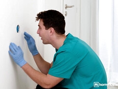 Anal, Bâillonner, Seins naturels, Piercing, Cheveux courts, Plan cul à trois, Nénés, Uniforme