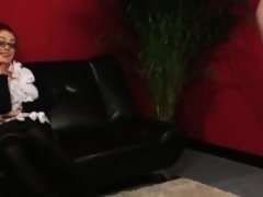 Amateur, Brunette brune, Homme nu et filles habillées, Hd, Masturbation