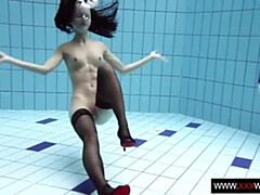 18 летние, Любители, Женщины, Хд, Бассейн, Киски, Бритые, Тугие