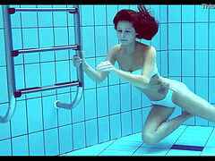 Bad, Bikini, Braunhaarige, Tschechisch, Im freien, Pool, Erotischer film, Solo