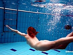 18 ans, Fétiche, Piscine, Public, Russe, Maillot de bain, Nénés, Mouillée