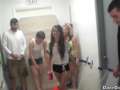 Cul, Blonde, Brunette brune, Collège université, Tir de sperme, Piercing, Rasée, Plan cul à trois