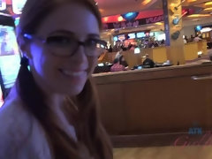 Salle de bains, Gros seins, Robe, Lunettes, Talons, Piercing, Pov, Jupe