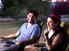 Tetas grandes, Mamada, Emo, Penetracion con dedos, Penetracion con puños, Atragantadas, Orgasmo, Pelirrojo