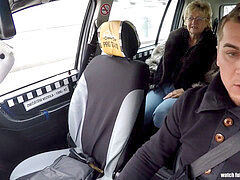 Любители, В машине, Семяизвержение, Пальцем, Зрелые, Оргазм, Реалити, Подглядывание