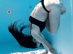 18 jahre, Tussi, Fetisch, Zierlich, Pool, Solo, Jungendliche (18+), Unter wasser