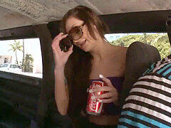 Leie, Braunhaarige, Bus, Erniedrigung, Geld, Öffentlich, Realität, Jungendliche (18+)