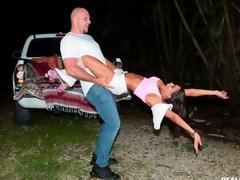 デカパイ, 車, 毛深い, 手コキする, 異人種間, アウトドア, ティーン, オッパイの