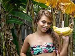 Gros cul, Blonde, Sucer une bite, Branlette thaïlandaise, Masturbation, Rasée, Dénudage, Adolescente
