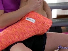 Tussi, Blasen, Hundestellung, Sporthalle, Muschi, Realität, Sport, Jungendliche (18+)