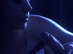 Blondine, Braunhaarige, Befummelt, Handjob, Ehemann, Masturbation, Schlafend, Nass