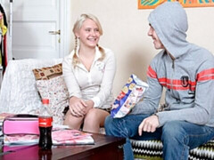 Grote lul, Blond, Hondjeshouding, Natuurlijke tieten, Kut duiken, Kort haar, Tiener, Tieten likken