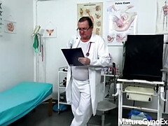 Médecin, Doigter, Béant, Gyneco, Mature, Mère que j'aimerais baiser, Nue  à poil, Épouse