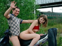 ブロンド, フェラチオ, 手コキする, ハードコア, 自然山雀, アウトドア, ストリッピング, ティーン