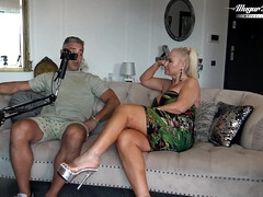 Блондинки, Собачьи, Большие дырки, Ласковые ручки, Секс без цензуры, Домашнее видео, Зрелые, Киски