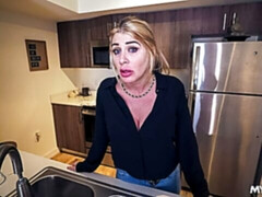 Enthousiasteling, Grote kont, Grote lul, Grote mammen, Pijpbeurt, Flexibiel, Gezichtspunt, Tatoeage