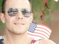 お尻, ブロンド, フェラチオ, 女 人男 人, 手コキする, なめる, ティーン, 三人