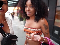 Gros seins, Plantureuse, Couple, Noir ébène, Branlette thaïlandaise, Hard, Seins naturels, Adolescente