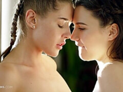 Cul, Lécher le cul, Brunette brune, Doigter, Embrassement, Masturbation, Dénudage, Adolescente