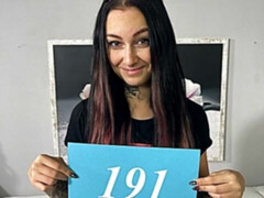 Enthousiasteling, Grote kont, Grote lul, Hondjeshouding, Flexibiel, Mager, Tatoeage, Tieten likken