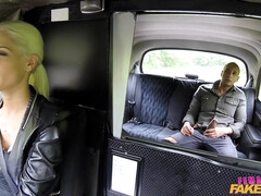 黒人, フェラチオ, 車, 中出し, バック, 手コキする, なめる, アウトドア