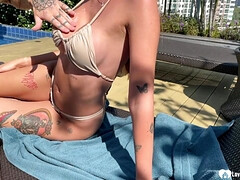 18 jahre, Grosser arsch, Blasen, Pool, Muschi, Reiten, Schulmädchen, Rasiert