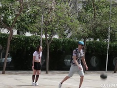 Brunette brune, Club, Européenne, Hard, Mamelons, Public, Chaussettes, Uniforme