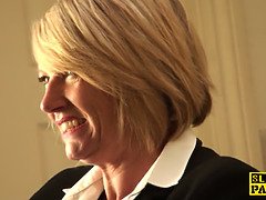 Cul, Blonde, Britannique, Plantureuse, Femme couguar, Tir de sperme, Chatte, Jarretelles