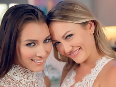 Vingeren, Zoenen, Lesbisch, Likken, Masturbatie, Kut duiken, Geschoren, Strippen