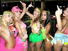 Большая жопа, Большой член, Минет, Собачьи, Две девушки, Натуральные сиськи, Молоденькие, Сиськи