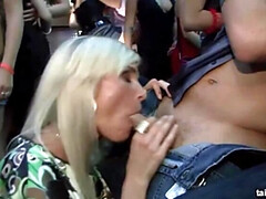 Naakte man aangeklede vrouw, Groep, Hd, Lesbisch, Ondergoed, Moeder die ik wil neuken, Kousen, Swinger