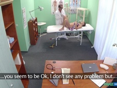 Sucer une bite, Médecin, Lesbienne, Léchez, Infirmière, Bureau, Chatte, Voyeur