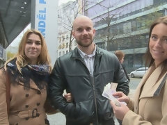 Blonde, 2 femmes 1 homme, Branlette thaïlandaise, Mère que j'aimerais baiser, Pov, Public, Plan cul à trois, Nénés