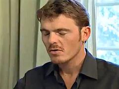 Anaal, Pijpbeurt, Bruinharig, Dubbele penetratie, Hardcore, Kantoor, Trio