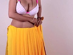 Hot ladies dressed in sari & displaying her large boobs cleavage