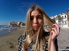 Gros cul, Grosse bite, Gros seins, Blonde, Sucer une bite, En levrette, Maigrichonne, Adolescente