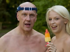 Blondine, Blasen, Küssen, Im freien, Rasiert, Dürr, Jungendliche (18+), Titten