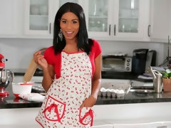 Lécher le cul, Gros cul, Noire, En levrette, Branlette thaïlandaise, Interracial, Cuisine, Mère que j'aimerais baiser