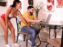 Gros cul, Brunette brune, Domination, Fétiche, Branlette thaïlandaise, Fait maison, Mère que j'aimerais baiser, Jarretelles