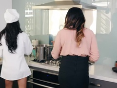 Поза 69, Жопа, Ноги, Еда, Латиноамериканки, Мамочка, Натуральные сиськи, Киски