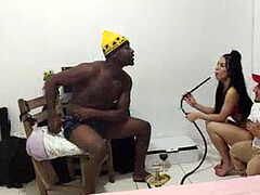 18 jahre, Grosser schwanz, Schwarz, Blasen, Braunhaarige, Paar, Aufs gesicht abspritzen, Schwanger