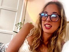 Sucer une bite, Tir de sperme, Mignonne, Famille, Lunettes, Pov, Soeurs, Adolescente