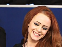 Pijpbeurt, Naakte man aangeklede vrouw, Europees, Kwartet, Groep, Handbeurt, Masturbatie, Zuigen