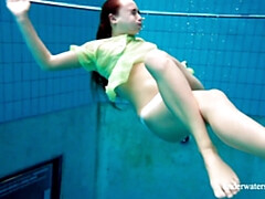 18 летние, Бикини, Брюнетки, Голышом, На публике, Душ, Молоденькие, Тугие