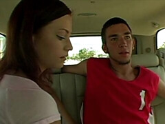 Grosse bite, Brunette brune, Voiture, Branlette thaïlandaise, Masturbation, De plein air, Petite femme, Maigrichonne