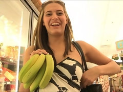 Anaal, Dichtbij, Jurk, Voeten fetish, Gapende, Openbaar, Alleen, Onder de rok