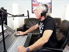 Gros seins, Blonde, Britannique, Hd, Réalité, Jarretelles, Plan cul à trois