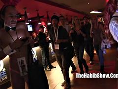 Leie, Asiatisch, Grosser schwanz, Schwarz, Blasen, Schwarz, Gruppensex, Flotter dreier