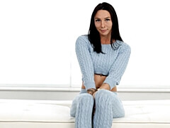 18 ans, Gros cul, Grosse bite, Gros seins, Brunette brune, En levrette, Maigrichonne, Adolescente